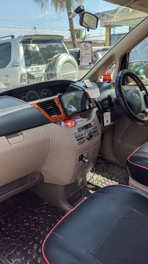 Toyota Noah Vox (Van) - view 6