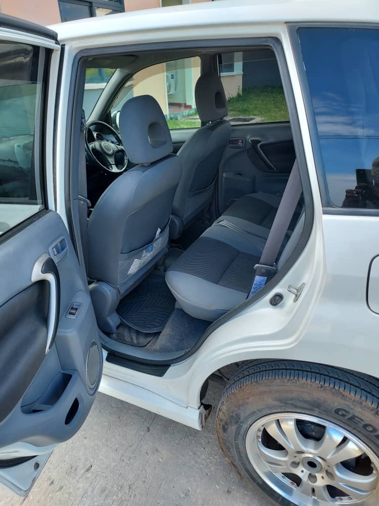 Japan Toyota Rav4 - view 5